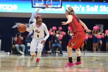 Lauren Chase scored 15 points against Dayton.