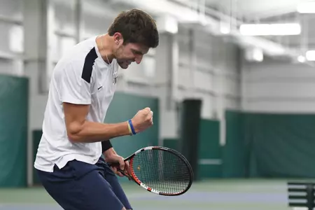 <i>Chris Reynolds</i>