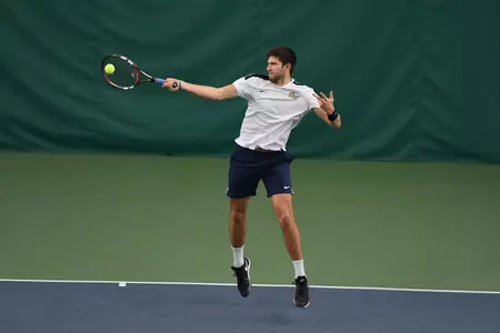 <i>Chris Reynolds</i>