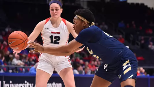 Alexandra Maund passes against Dayton
