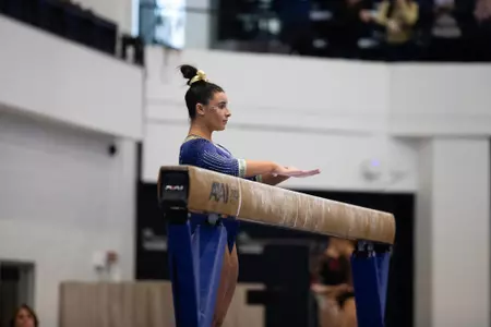 Cydney Crasa starting beam routine