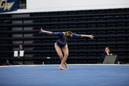 Olivia Zona competes on floor.