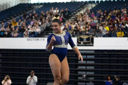 Cydeny Crasa competing on floor