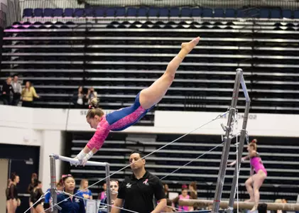 Simone Banen competes on bars.