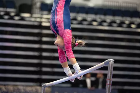 Simone Banen competes on bars.