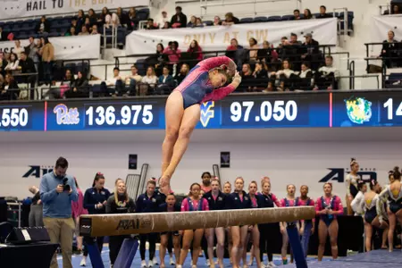 Simone Banen competes on balance beam.