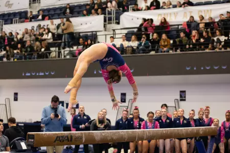 Simone Banen competes on balance beam.