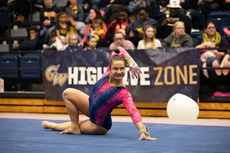 Katya Karpova competes on floor.