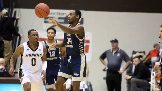 Maceo Jack makes a pass at St. Bonaventure