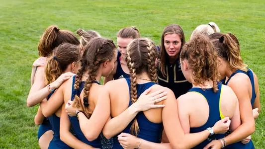 Women's Cross Country huddles up before the XC23 Invitational
