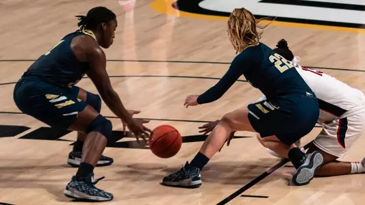 Mayowa Taiwo and Maddie Loder go for a loose ball