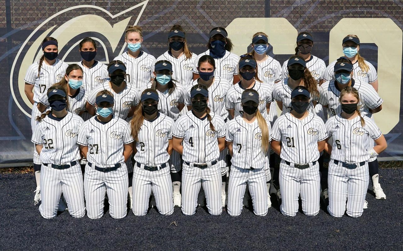 2021 GW Softball Team Photo