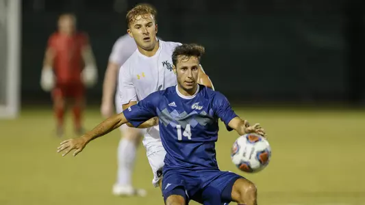 Tiago Carvalho gathers a trap vs. William & Mary.