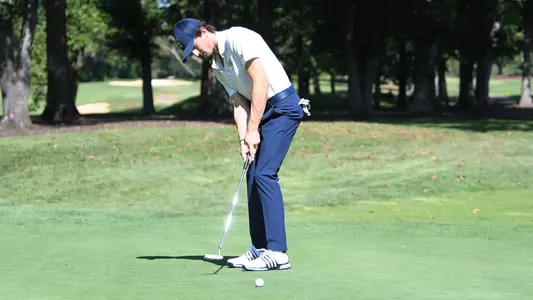 Hugo Riboud putts