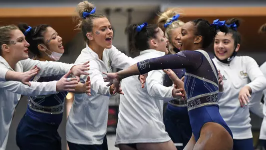 Deja Chambliss high fives teammates at Lindsey Ferris Invitational