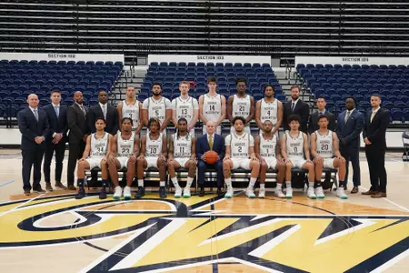 2022-23 Men's Basketball Team Photo