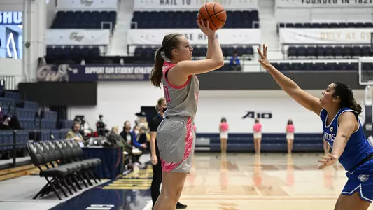 Maxine Engel buries a shot against Saint Louis