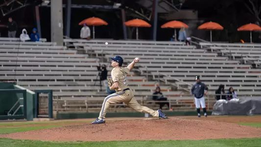 Harrison Cohen pitches against UTRGV