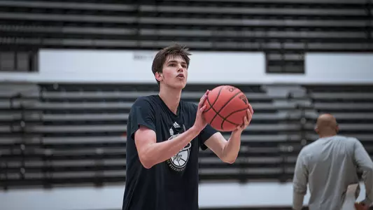 Keegan Harvey lines up a shot.