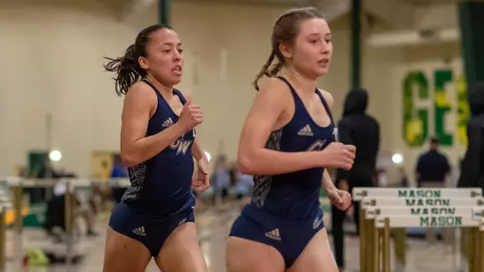 Sarah Mitchell and Yukino Parle race at the 2022 Indoor Track Patriot Games