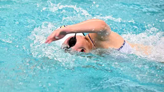 Ava Topolewski swimming freestyle