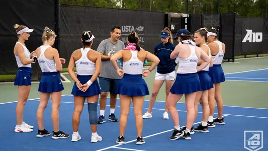 Women's tennis huddles at Atlantic 10 Championship