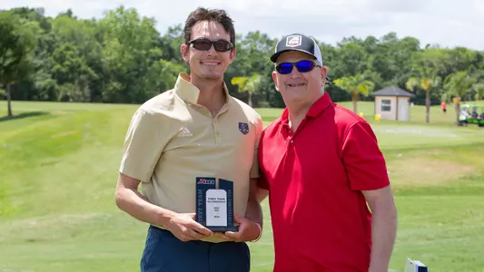 Jakub Hrinda receives his All-Conference award