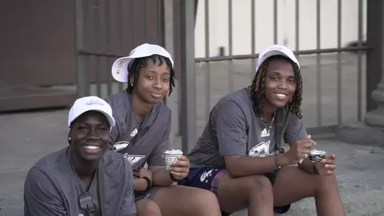 Women's basketball enjoys gelato on Foreign Tour