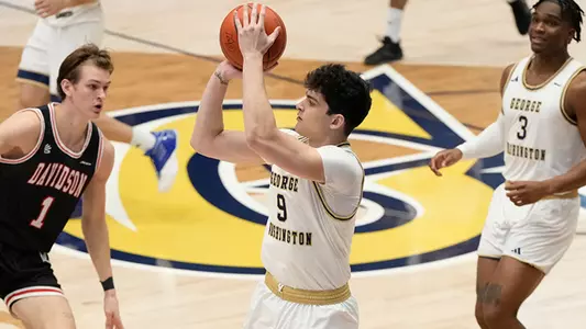 Garrett Johnson nails a 3-pointer vs. Davidson