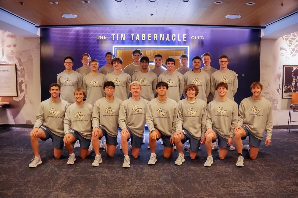 Men's Swimming and Diving 2024-25 Team Photo
