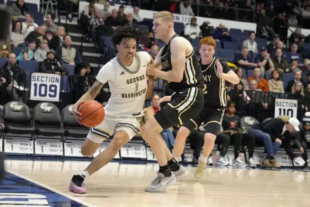 Trey Moss turns the corner vs. Army