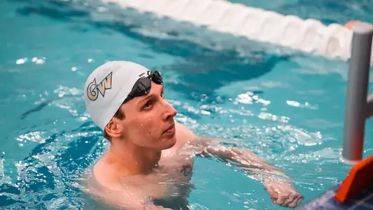 Daniel Nagy swimming at A-10s