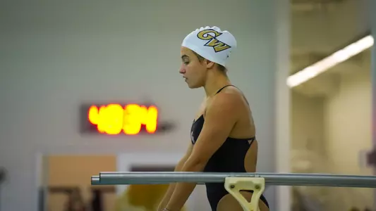 Dara Reyblat diving at the Smith Center