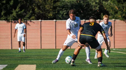 Pat Altamirano being defended by a George Mason player
