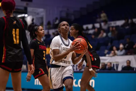 Payton Dulin Goes up for a Layup vs. UDC