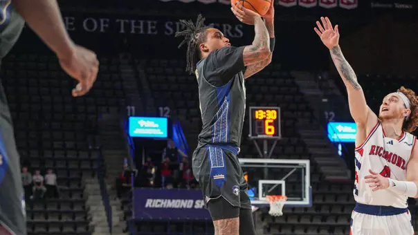 Tre Dinkins makes a 3-pointer at Richmond
