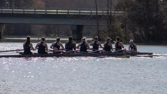 Women's rowing practices on Oak Hollow Lake