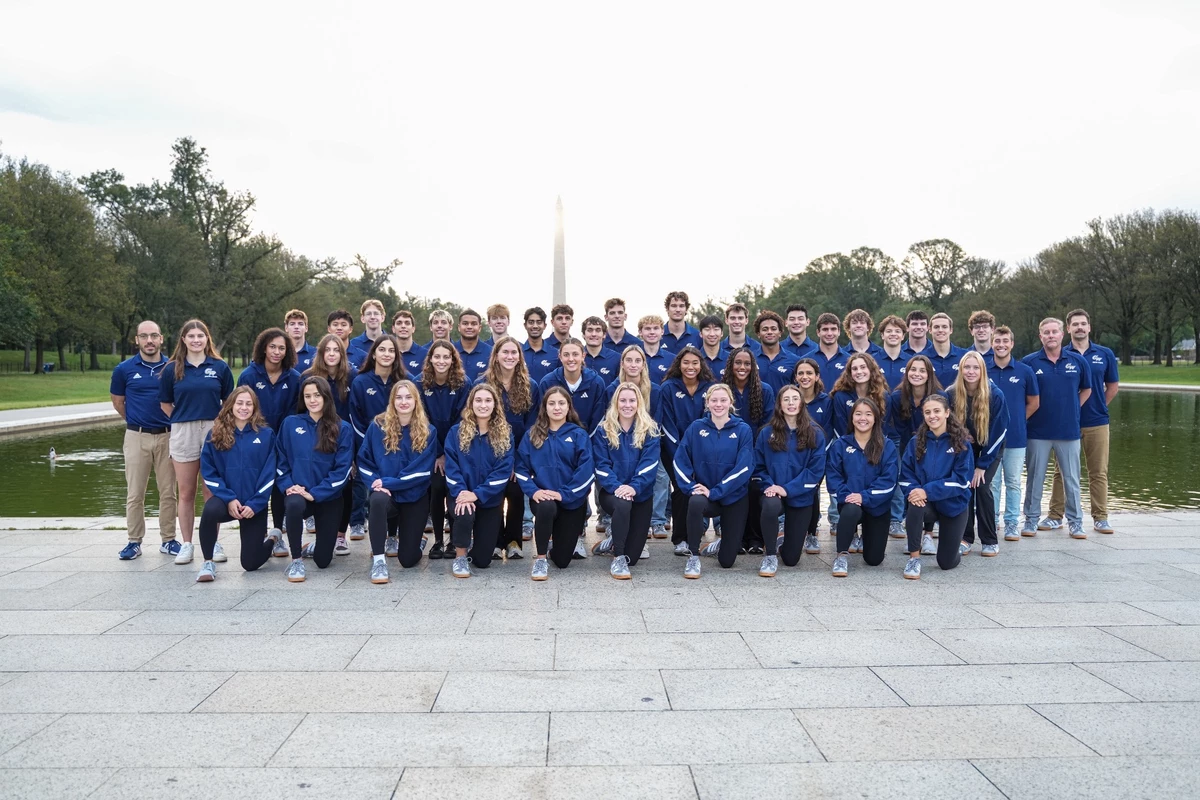 2025-26 Men's & Women's Swimming & Diving Team Photo