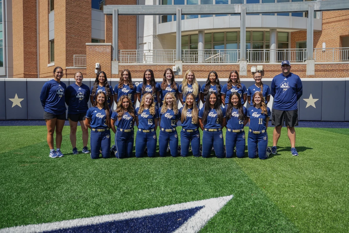 2025-26 Softball team photo