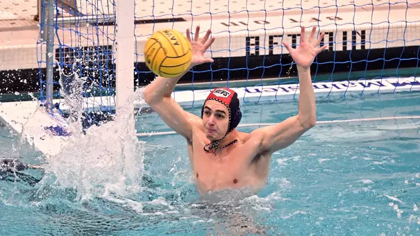 Luca Castorina blocking a shot