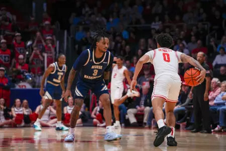 Tre Dinkins plays defense at Dayton