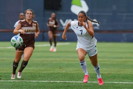 Naomi Kim Runs Up the Field vs. Lehigh