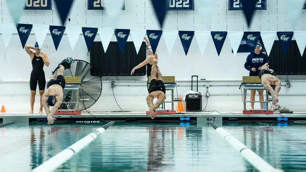 Swimming & Diving dives into pool during intrasquad