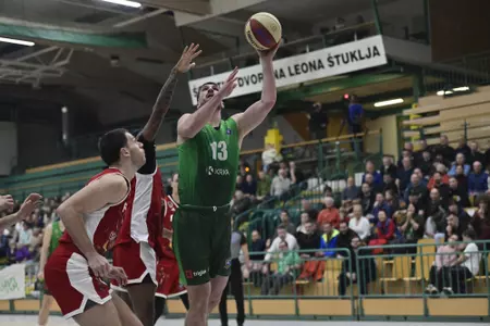 Lovro Urbiha shoots the ball