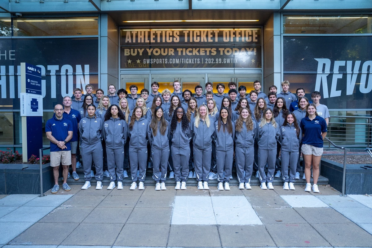 2026-27 men's & women's swimming & diving team photo