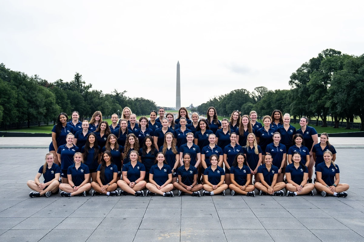 2026-27 Women's Rowing Team Photo