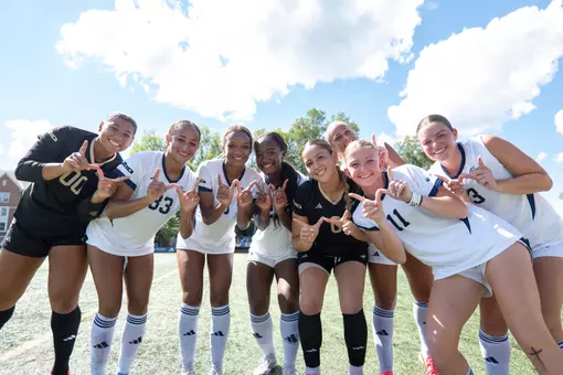 Women's Soccer Celebrates Win Over Colgate