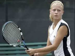 Lady Bulldogs Tennis Team Advances to Quarterfinals Image