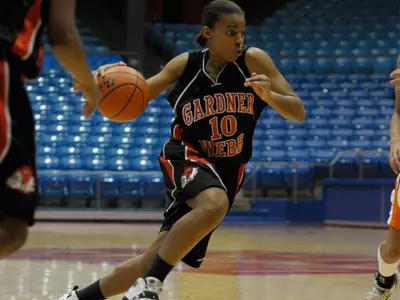 Lady Bulldogs Overcome Sluggish First Half to Defeat Longwood 72-58 Image