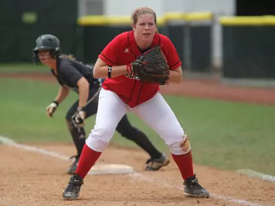 GWU's Fullwood Homers Twice, as the Lady Bulldogs Split with ETSU on Saturday Afternoon Image